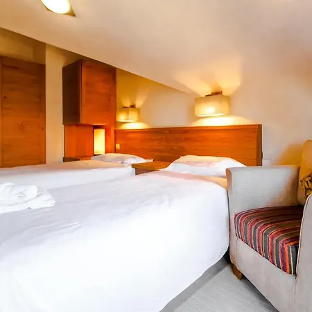 Exceptional 3 Bed Penthouse With Fireplace And Stunning Views Daire *