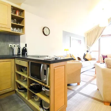 Exceptional 3 Bed Penthouse With Fireplace And Stunning Views *