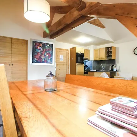 Exceptional 3 Bed Penthouse With Fireplace And Stunning Views *