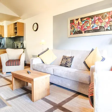 Exceptional 3 Bed Penthouse With Fireplace And Stunning Views *